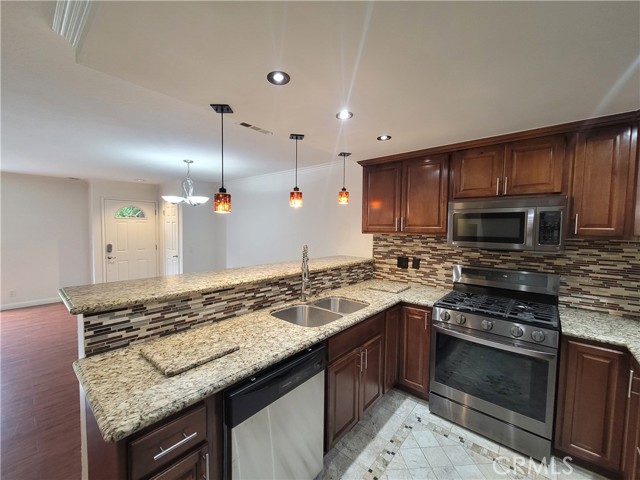 11076 Sharp Avenue, Mission Hills (San Fernando) CA: https://media.crmls.org/medias/bc7e85f7-d6a2-4e4f-bdd7-0e40d0a5cc21.jpg