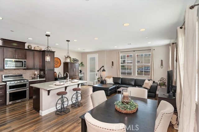 2932 Via Fiano, Ontario CA: https://media.crmls.org/medias/bc7edb9e-849d-454f-a6c6-c71dcc5f8f40.jpg