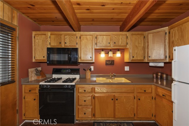Detail Gallery Image 12 of 39 For 236 E Cinderella, Big Bear City,  CA 92314 - 2 Beds | 1 Baths