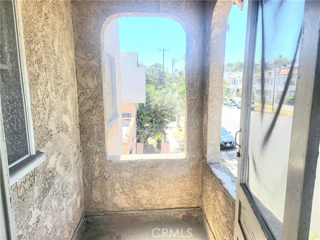 4214 Rosewood Avenue, Los Angeles CA: https://media.crmls.org/medias/bc7ef9d4-a98a-409f-b87b-017c2d0ae0b8.jpg