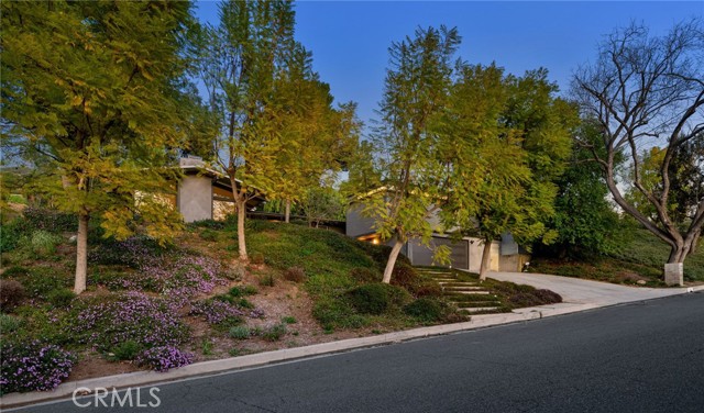 Detail Gallery Image 49 of 51 For 4750 Poe Ave, Woodland Hills,  CA 91364 - 4 Beds | 4 Baths