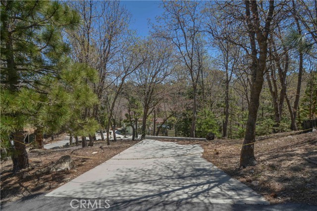 949 Inspiration Drive, Lake Arrowhead CA: https://media.crmls.org/medias/bc7ffdee-f52a-4e34-b360-fb3dc1e0c617.jpg