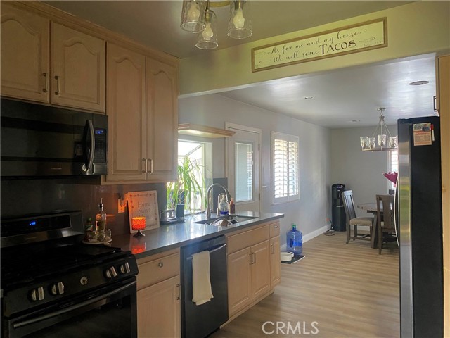 Detail Gallery Image 2 of 19 For 1776 San Bernardino Ave, Pomona,  CA 91767 - 4 Beds | 2 Baths