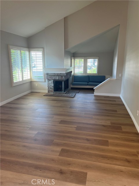 26 Alderbrook, Irvine CA: https://media.crmls.org/medias/bc804920-e2b4-4868-8eba-57be077a17da.jpg