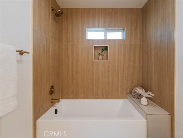 Detail Gallery Image 21 of 41 For 3532 S Muirfield Rd, Los Angeles,  CA 90016 - 4 Beds | 3 Baths