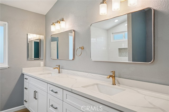 24318 Via Las Junitas, Murrieta CA: https://media.crmls.org/medias/bc810305-90b8-4292-84cf-8f3343f9ba03.jpg