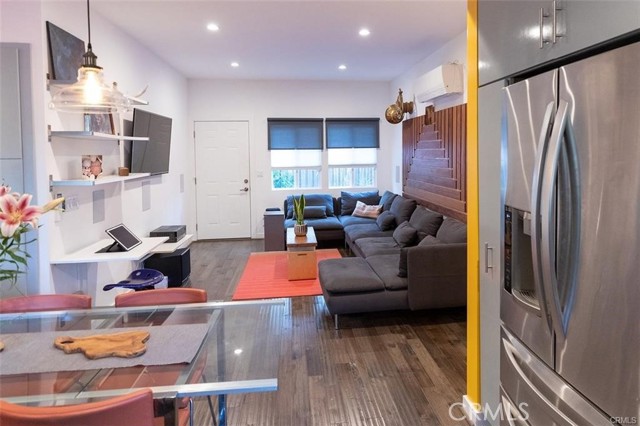 Detail Gallery Image 2 of 9 For 1834 9th St #2,  Santa Monica,  CA 90404 - 1 Beds | 1 Baths