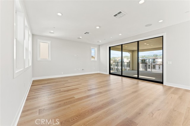 Detail Gallery Image 43 of 56 For 209 Stage, Irvine,  CA 92618 - 5 Beds | 5 Baths