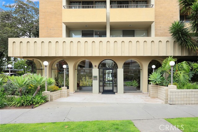 Detail Gallery Image 3 of 32 For 1300 Midvale Ave #308,  Los Angeles,  CA 90024 - 2 Beds | 2/1 Baths