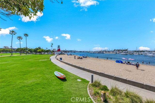 300 34th Street, Newport Beach CA: https://media.crmls.org/medias/bc82d25e-e602-41d0-94eb-e7a3dbc237a7.jpg