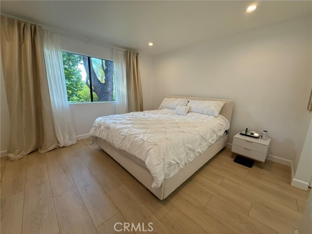 Detail Gallery Image 11 of 27 For 22139 Burbank, Woodland Hills,  CA 91367 - 2 Beds | 2 Baths