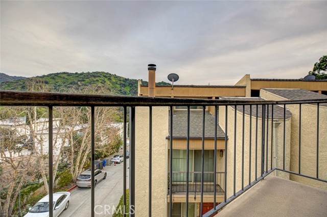 Detail Gallery Image 26 of 41 For 1881 Alpha Rd #17,  Glendale,  CA 91208 - 2 Beds | 3 Baths