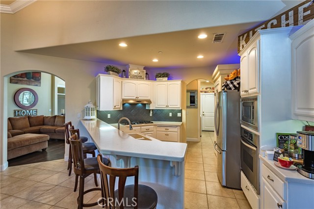 Detail Gallery Image 4 of 60 For 2002 Cilantro Dr, Redding,  CA 96003 - 4 Beds | 3 Baths