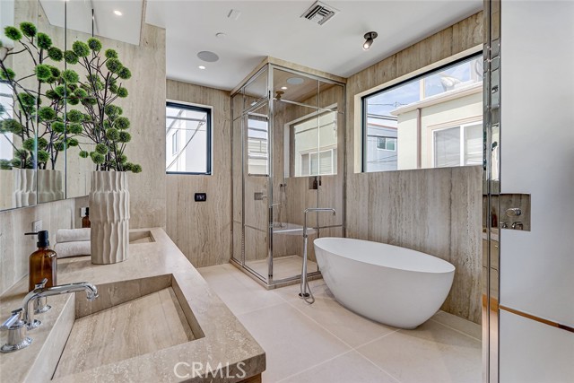 315 25th, Manhattan Beach, California 90266, 3 Bedrooms Bedrooms, ,3 BathroomsBathrooms,Residential,For Sale,25th,SB26081784