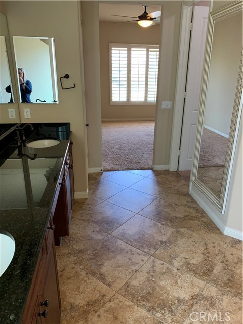 double sinks in master bathroom