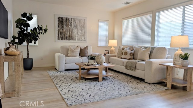 Detail Gallery Image 6 of 25 For 6341 Waterstone, Fontana,  CA 92336 - 4 Beds | 3 Baths