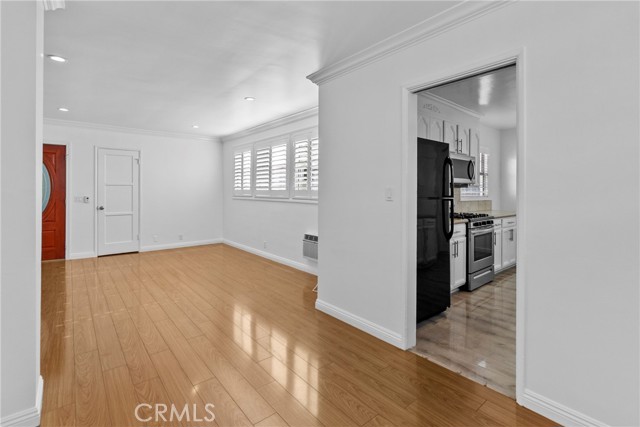 12753 Oxnard St, North Hollywood CA: https://media.crmls.org/medias/bc87884f-0ed6-429f-a956-54446631bf4c.jpg