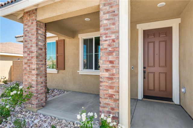 Detail Gallery Image 2 of 26 For 13743 Mesa View Dr, Victorville,  CA 92392 - 5 Beds | 2 Baths