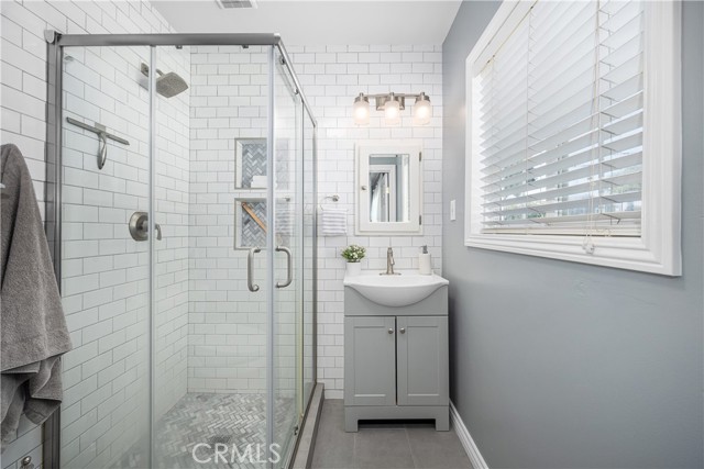 Detail Gallery Image 39 of 55 For 5530 E Mezzanine Way, Long Beach,  CA 90808 - 4 Beds | 3/1 Baths