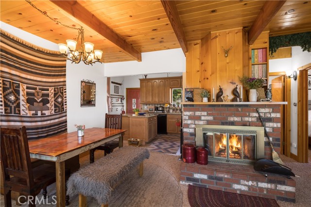 Detail Gallery Image 10 of 42 For 39563 Raccoon Dr, Fawnskin,  CA 92333 - 2 Beds | 2 Baths