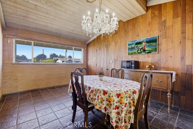 Detail Gallery Image 18 of 35 For 1934 S Robert Ln, Anaheim,  CA 92802 - 5 Beds | 4 Baths