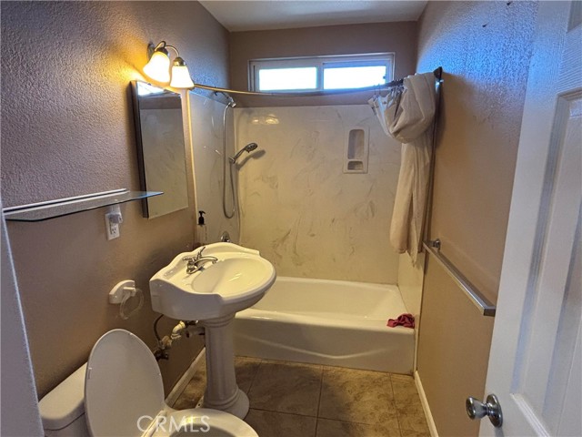 678 Ash Avenue, Chula Vista CA: https://media.crmls.org/medias/bc8b29ae-386c-4a53-b6c2-f7a4ed1d340b.jpg