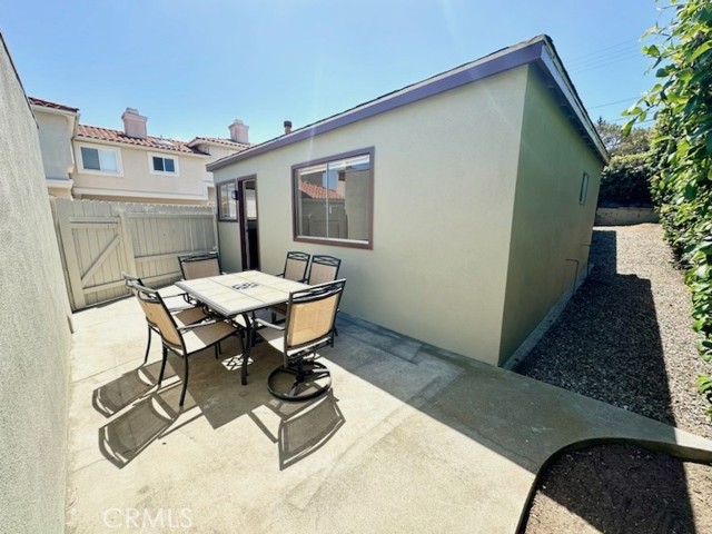 Detail Gallery Image 3 of 7 For 1915 Belmont Ln, Redondo Beach,  CA 90278 - 2 Beds | 1 Baths