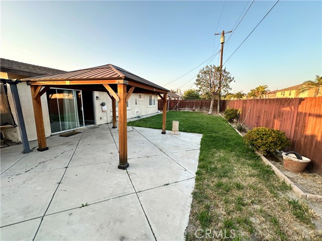 Detail Gallery Image 14 of 15 For 1352 Arthur Ave, Riverside,  CA 92501 - 4 Beds | 2 Baths