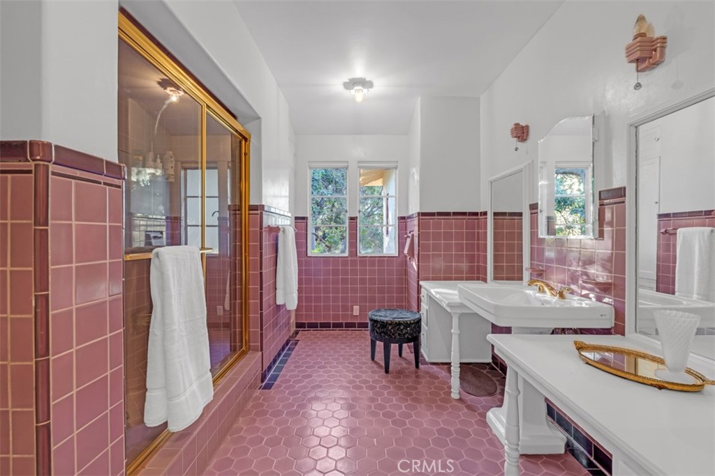 https://media.crmls.org/medias/bc8cfb1b-29e0-456d-910c-eac6c236db90.jpg?preset=X-Large