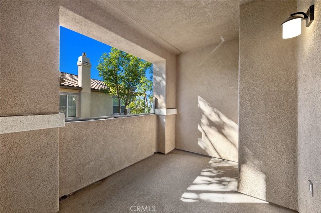 https://media.crmls.org/medias/bc8d0a71-4a51-4882-bed1-8352f38bd7b8.jpg?preset=X-Large