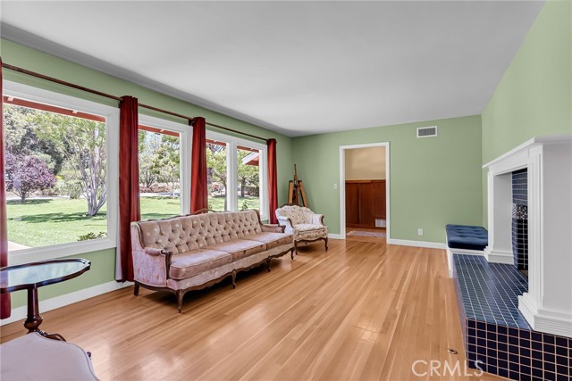 2886 Mcallister Street, Riverside CA: https://media.crmls.org/medias/bc8d44d3-92a5-4426-ad5f-1ef39292708c.jpg