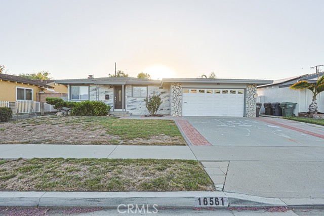 16561 Monroe