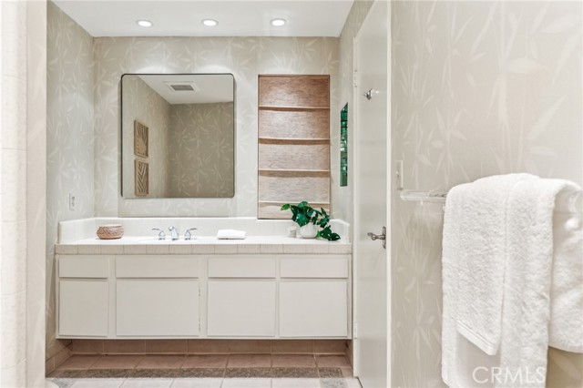 480 S Orange Grove Boulevard, Pasadena CA: https://media.crmls.org/medias/bc8e9237-914d-482f-9fd2-aa41ae83c2b0.jpg
