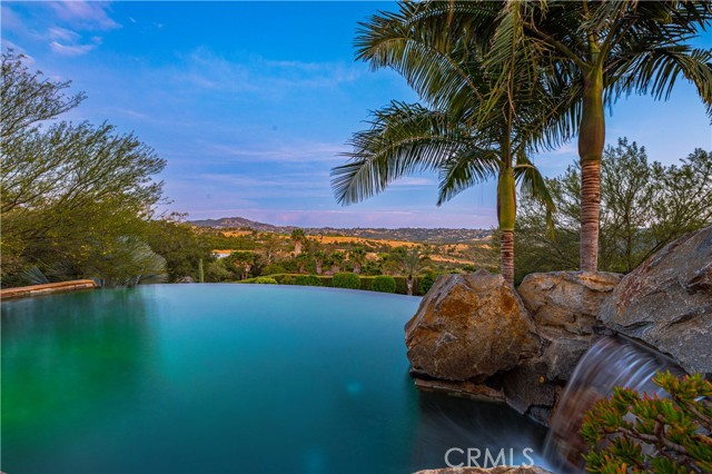 40468 Rock Mountain Drive, Fallbrook CA: https://media.crmls.org/medias/bc8ecbbe-3243-4005-bd14-40cf9d65bbf9.jpg