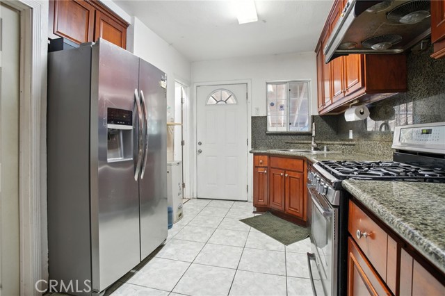 Detail Gallery Image 7 of 39 For 2662 Rich St, Los Angeles,  CA 90039 - 3 Beds | 2 Baths