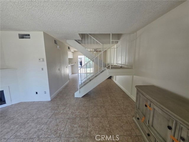 Detail Gallery Image 13 of 38 For 26938 via Terraza, Saugus,  CA 91350 - 3 Beds | 3 Baths