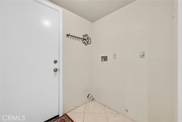 1070 Cannon Road, Riverside CA: https://media.crmls.org/medias/bc8f6937-ae08-44ff-a706-f99e39239771.jpg
