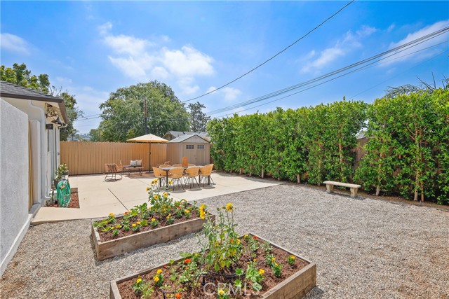 2482 New York Drive, Altadena CA: https://media.crmls.org/medias/bc8fe50b-4069-4fdb-85b7-89aa7e067267.jpg