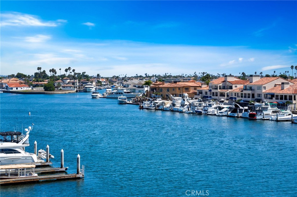https://media.crmls.org/medias/bc9191b0-f9a5-4e22-8cbb-20b9d848907e.jpg?preset=X-Large
