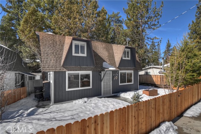 Detail Gallery Image 2 of 35 For 728 W Aeroplane, Big Bear City,  CA 92314 - 2 Beds | 2 Baths