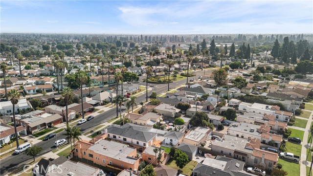 3945 S Norton Avenue, Los Angeles CA: https://media.crmls.org/medias/bc9258b2-b2cb-4a3c-806d-392aa38d8969.jpg