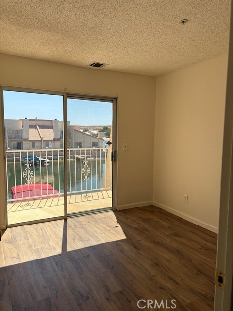 11496 Nautical Lane, Helendale CA: https://media.crmls.org/medias/bc925c0c-4e3d-44bb-beb7-e78390418edb.jpg
