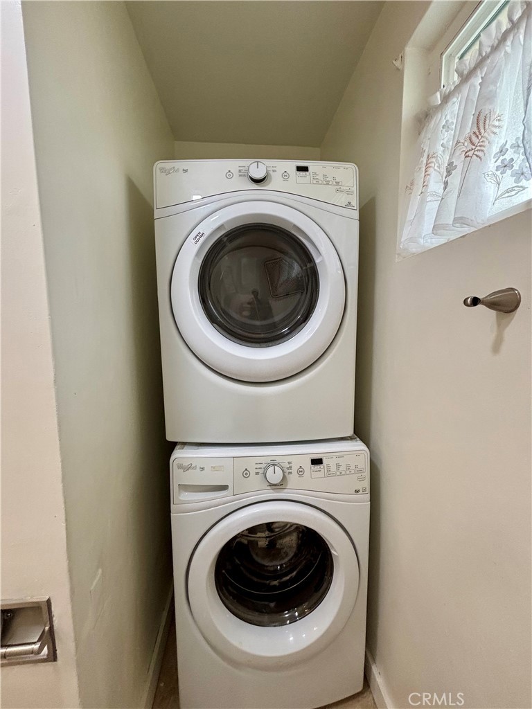 https://media.crmls.org/medias/bc926378-f465-407c-a9af-8ab6fb46dd84.jpg?preset=X-Large