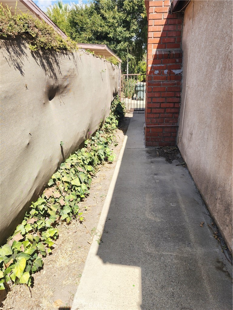https://media.crmls.org/medias/bc92c8ef-0ad5-4de6-b04e-934fbefc3d12.jpg?preset=X-Large