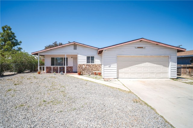 Detail Gallery Image 2 of 30 For 16176 Del Rey Ct, Victorville,  CA 92395 - 4 Beds | 2 Baths