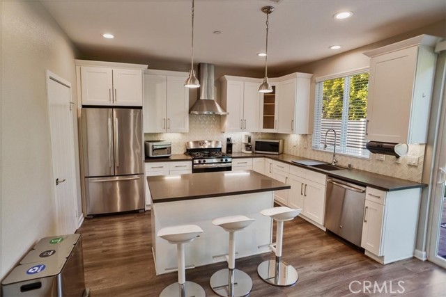 Detail Gallery Image 3 of 16 For 15605 W Lilli Way, Van Nuys,  CA 91406 - 4 Beds | 3 Baths