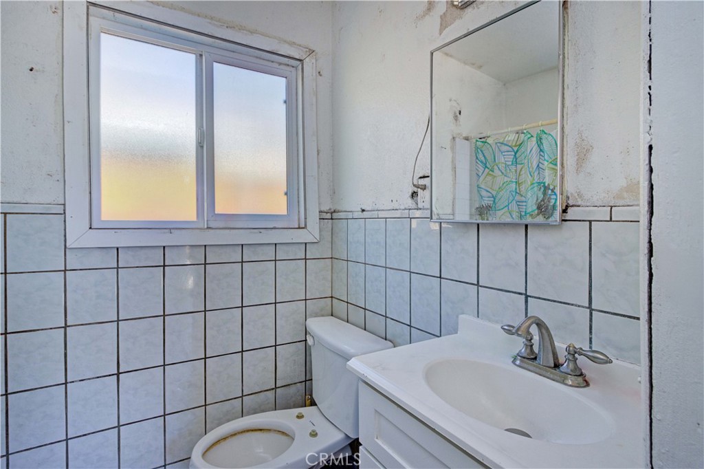 https://media.crmls.org/medias/bc936ddd-a87b-4a5b-af21-4cd1e73382c1.jpg?preset=X-Large