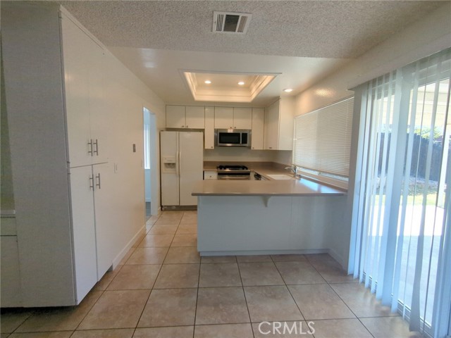 Detail Gallery Image 7 of 8 For 270 W Campus View Dr, Riverside,  CA 92507 - 4 Beds | 2 Baths