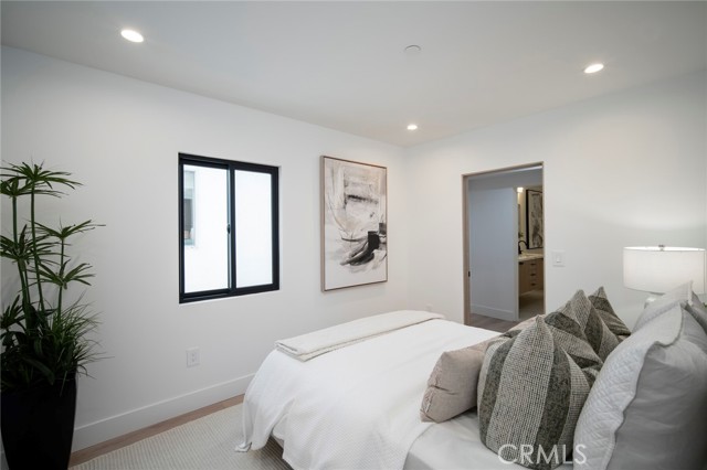 Detail Gallery Image 17 of 33 For 916 W Balboa Bld, Newport Beach,  CA 92661 - 6 Beds | 4/2 Baths