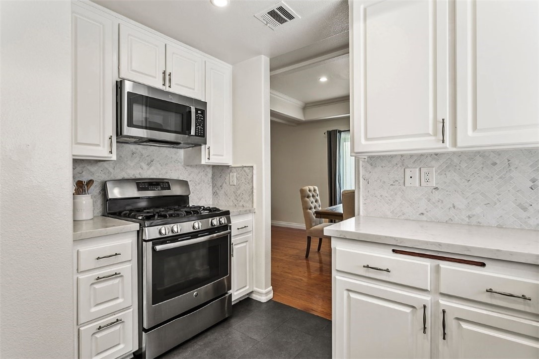 Detail Gallery Image 8 of 22 For 14351 Magnolia Bld #4,  Sherman Oaks,  CA 91423 - 2 Beds | 3 Baths